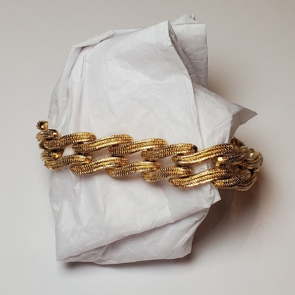 Monet Textured Wavy Chain Bracelet
